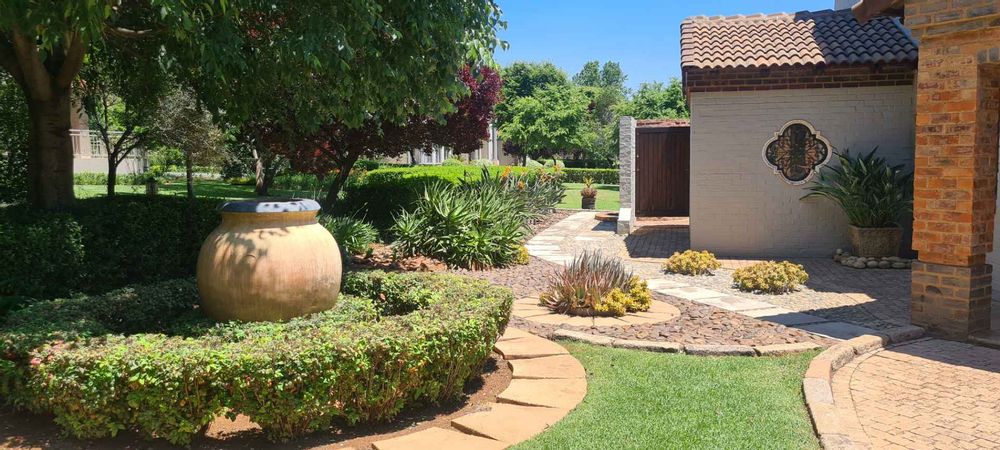 Manicured low maintenance garden