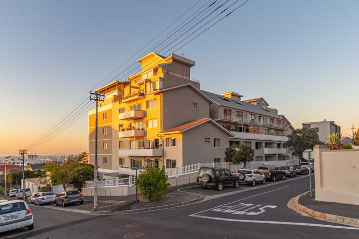 Property #2109225, Apartment for sale in Bantry Bay