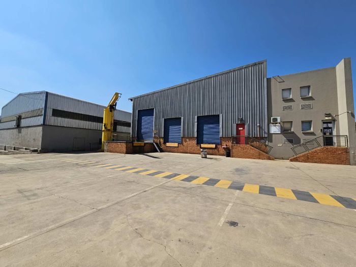 Industrial warehouse to rent in Tunney: 2,356sqm, office, 3-phase power, truck access.