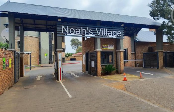 Pomona Townhouse For Sale: 2 Bedrooms, carport, spacious living area, functional kitchen.