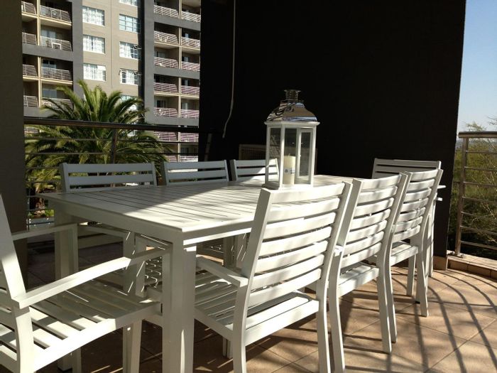 Corner Apartment To Rent in Sandhurst: 2 Beds, Pool, Security, Prime Location.
