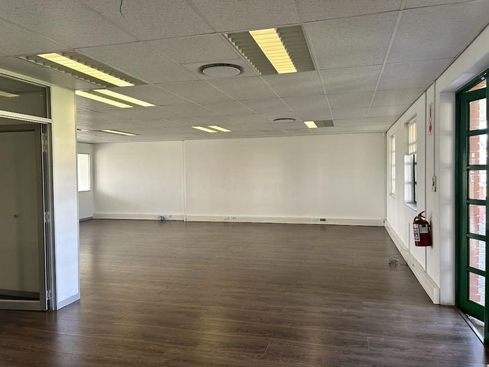 Office To Rent: 170m2 in Claremont's Brookside Office Park with meeting rooms.