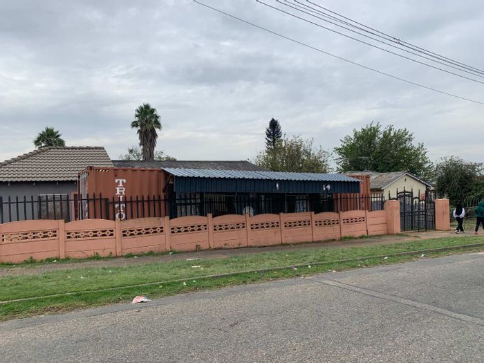 For Sale: South Hills House with 3 Bedrooms, Rental Income, and Spaza Shop.