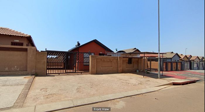 House for Sale in Soshanguve Ext: 3 Bedrooms, Carport, Close to Amenities.