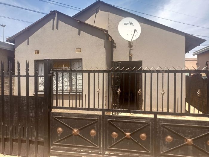 Property #2292400, House For Sale in Tembisa Central