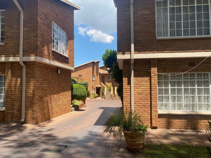 Property #2219497, Townhouse for sale in Bryanston