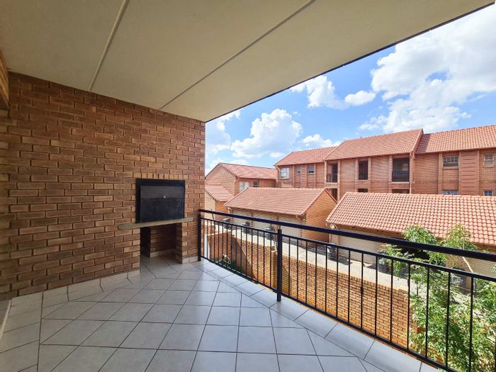 To Rent: 2-Bedroom Apartment in Hazeldean with great amenities and no loadshedding.