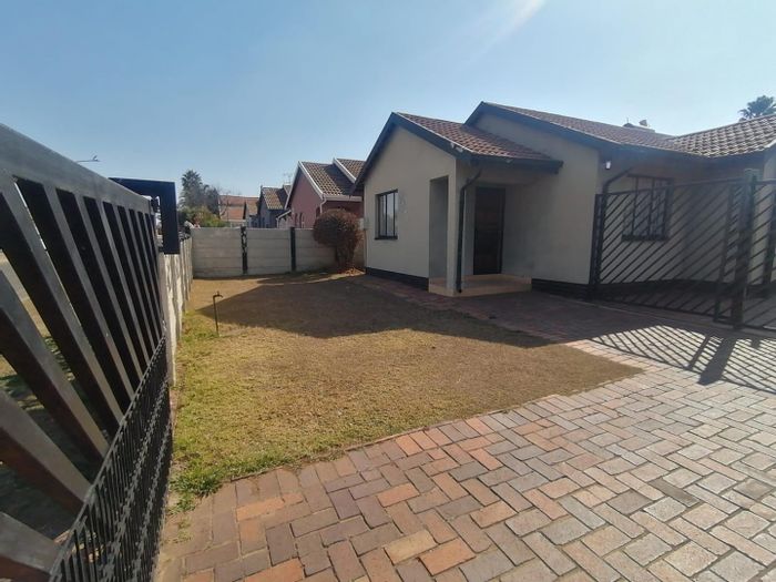 Property #2172693, House pending sale in Lenasia South