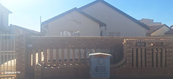 Property #2285963, House For Sale in Dobsonville