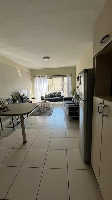Klein Windhoek Apartment For Sale: 3 Bedrooms, 2 Bathrooms, Open Living Space.