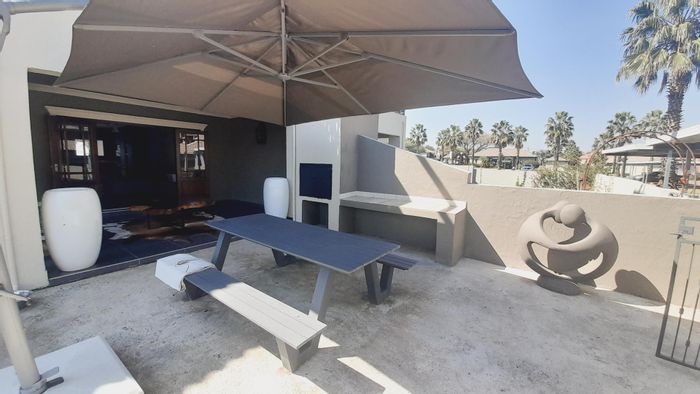 For Sale: Townhouse in Melodie with patio, garden, pool, and clubhouse access.