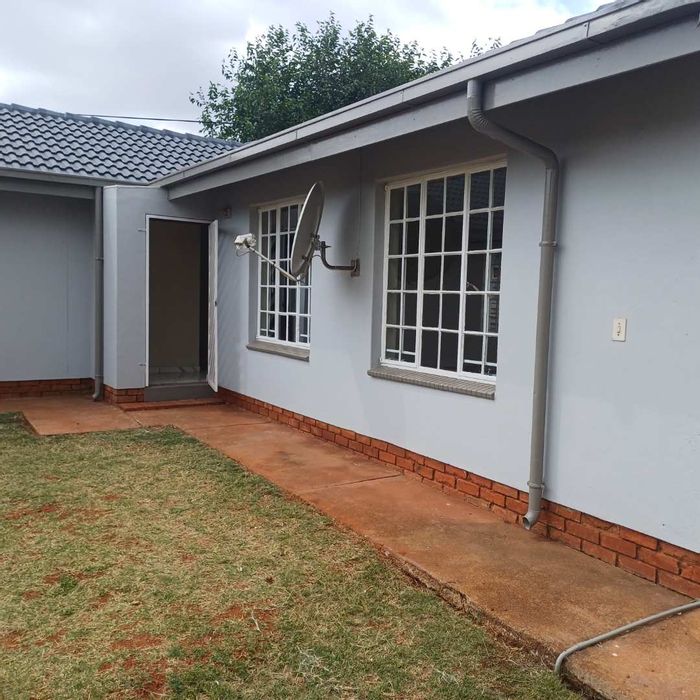 For Sale: House in Doornpoort with 3 bedrooms, entertainment area, and garage.