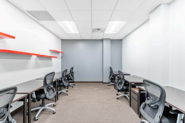 Brooklyn Office To Rent: Private space, shared area, high-speed WiFi, flexible terms.