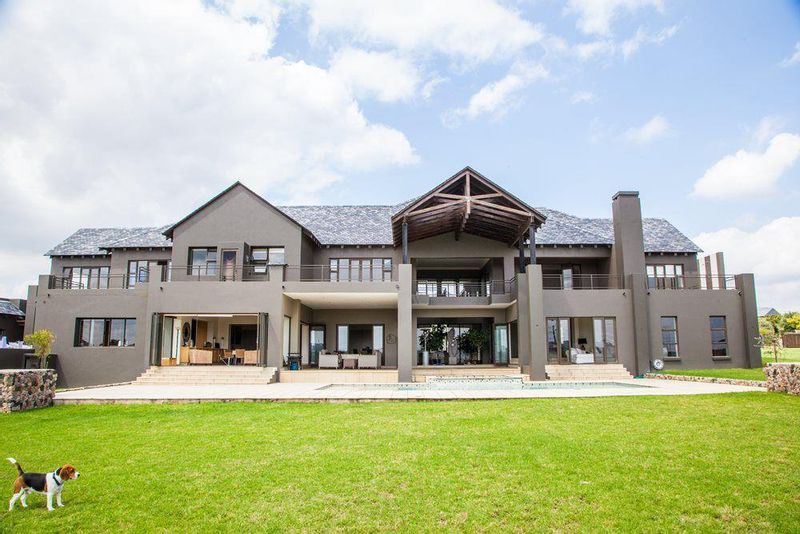 5 Bedroom House in Waterfall Equestrian Estate, Midrand For Sale for R