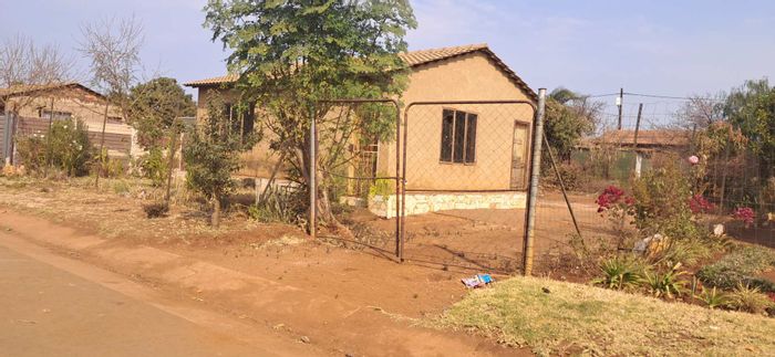 2-Bedroom House For Sale in Soshanguve South, close to amenities and schools.