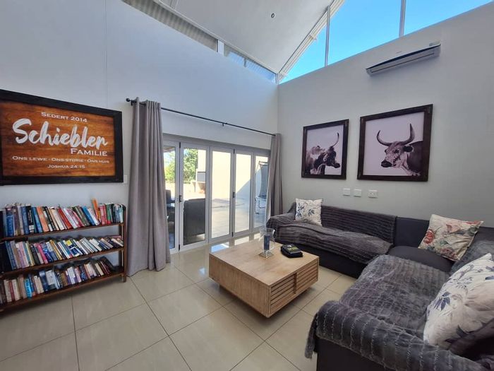 For Sale: House in Omeya Golf Estate with pool, entertainment area, and garage.