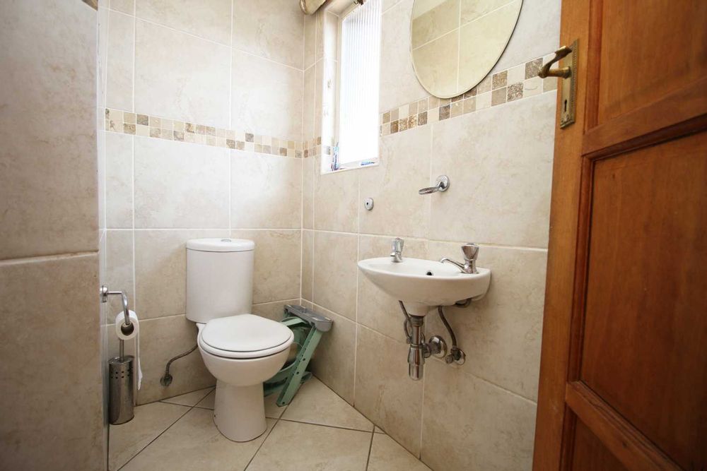 Bathroom 3 : Guest facilities which you can access from the Foyer. For convenience the Guest Toilet is ideally placed. 