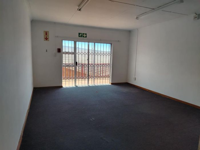 Gonubie Office To Rent: 48sqm space ideal for professionals, great location.