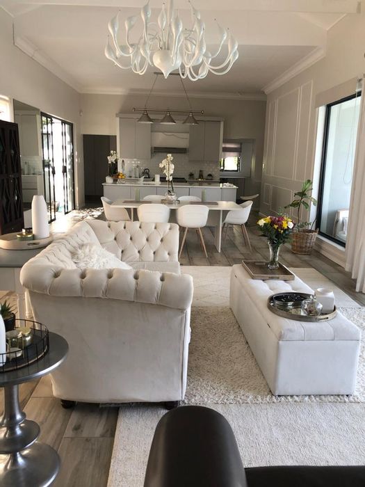 Auasblick House To Rent: 5 beds, pool, garden, security, fully furnished.