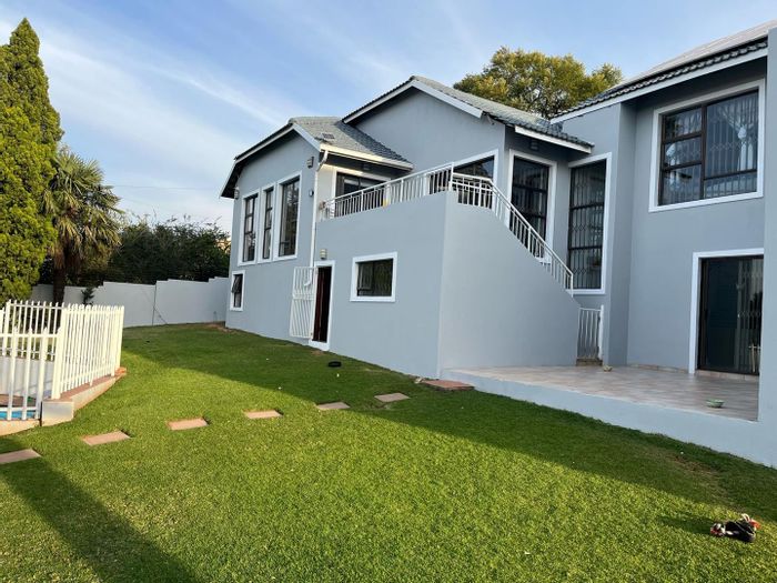 Property #2387959, House Rental Monthly in Constantia Kloof