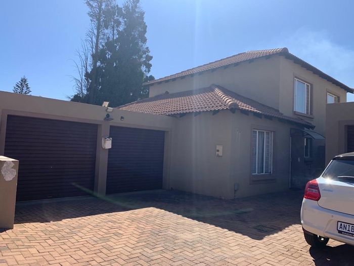 Terenure Cluster For Sale: Spacious living, garden, braai area, secure parking.