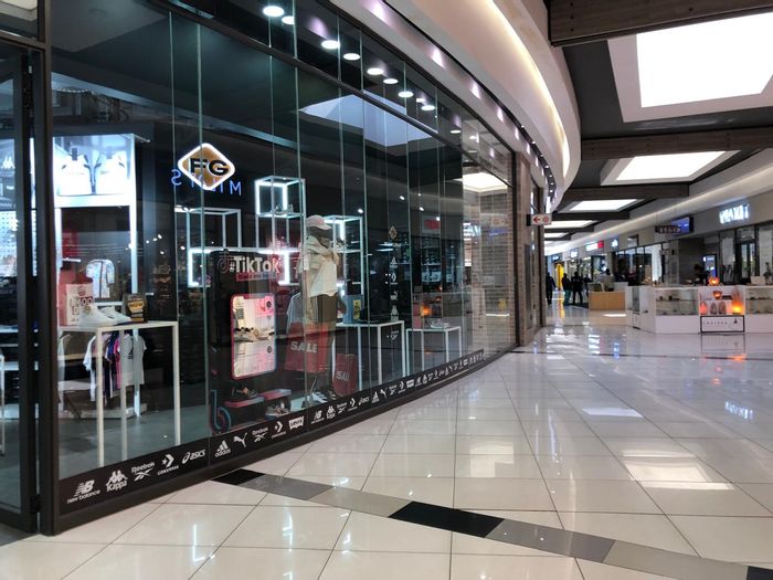Retail Space To Rent in Kyalami AH: High foot traffic, 24/7 security, ample parking.