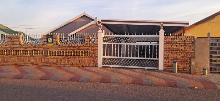3-Bedroom House For Sale in Mabopane Central with garage, yard, and security.