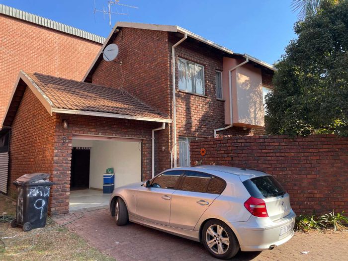 Property #2396879, Townhouse For Sale in Silverton