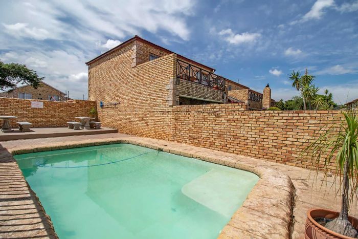 Property #2189159, Townhouse for sale in Wilgeheuwel