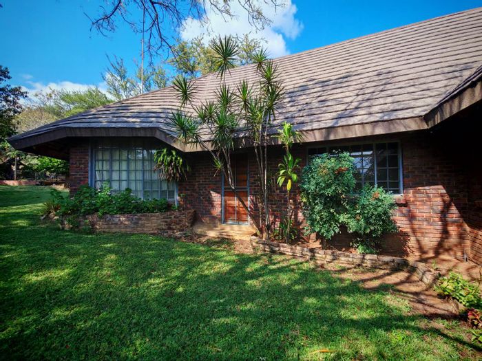 For Sale: Dual-home house in Steelpoort Central with income potential on 1 hectare.