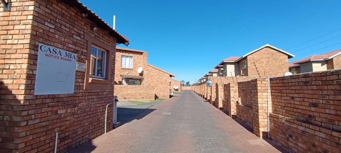 Townhouse To Rent in Edleen Ext 1: 2 bedrooms, balcony, garage, secure living.