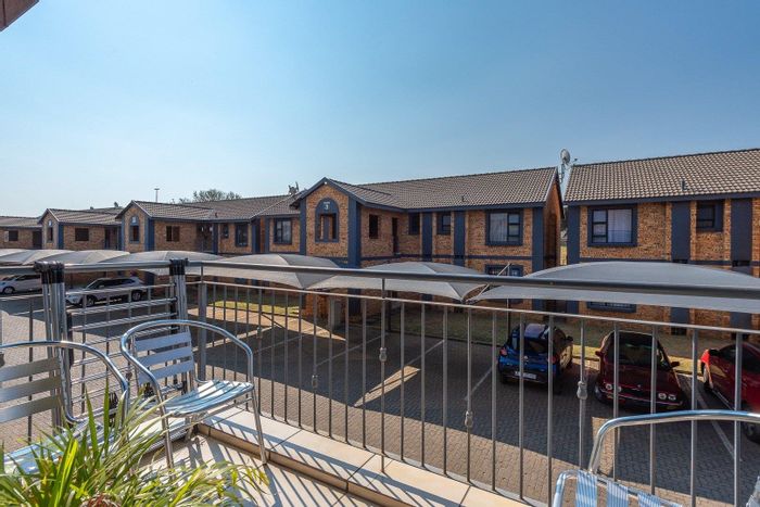 For Sale: Albemarle Apartment with 3 Bedrooms, Pool, Balconies, and Pet-Friendly Amenities.