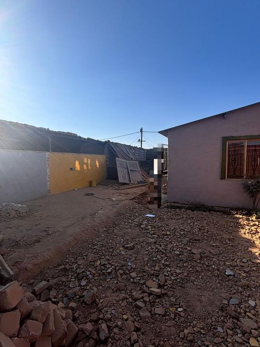 For Sale: House in Mamelodi East, 2 beds, near shops, schools, clinic.