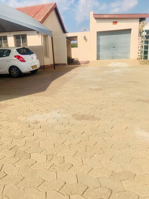 For Sale: House in Hochland Rand, 3 beds, entertainment area, garage, negotiable price.