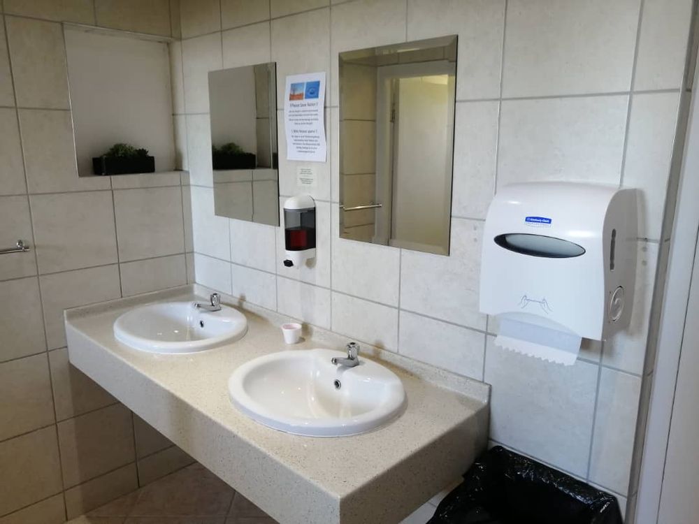 BAHNHOF HOTEL OUTSIDE SEATING AREA - STOEP BATHROOM WHEEL CHAIR FRIENDLY