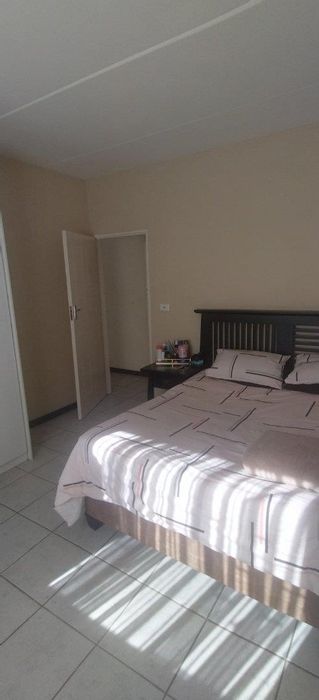 For Sale: 2-Bed Apartment in Boksburg West with Clubhouse and Pool Access.