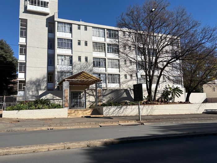 Illovo Apartment For Sale: Bachelor pad with kitchen, bathroom, and covered parking.