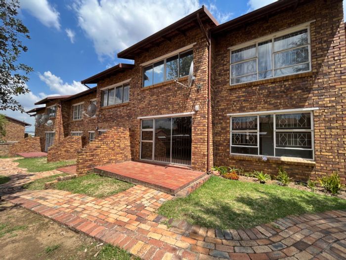 Property #2200027, Apartment rental monthly in Buccleuch