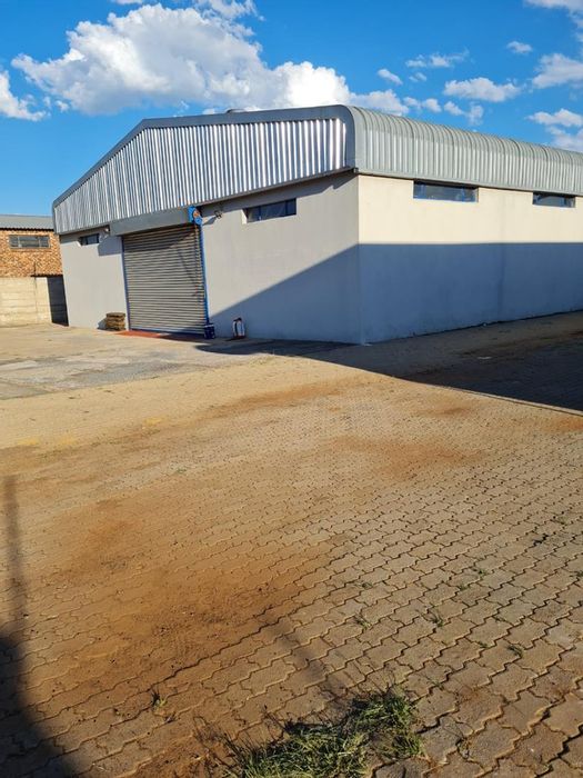 Prime Henley On Klip Warehouse For Sale: Secure, Spacious, and Fully Equipped