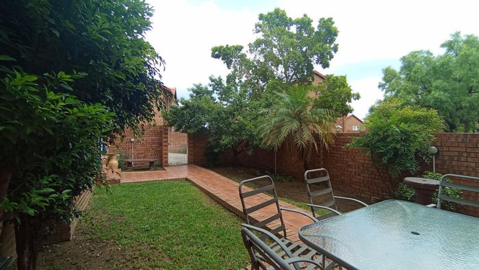 Property #2468142, Townhouse For Sale in The Reeds