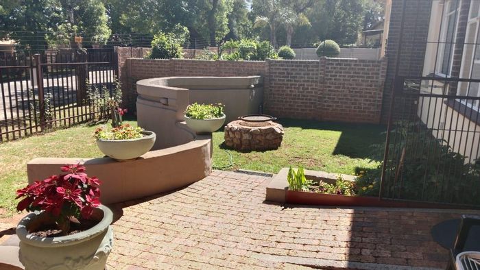 For Sale: Townhouse in Kempton Park Ext 4 with private outdoor space and pet-friendly.