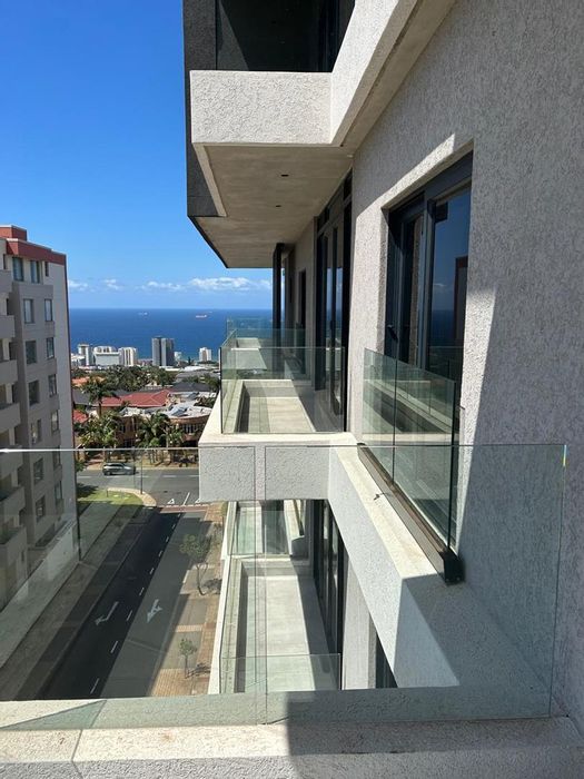 Umhlanga Ridge Apartment To Rent: 2 beds, pool, gym, clubhouse, sea views.