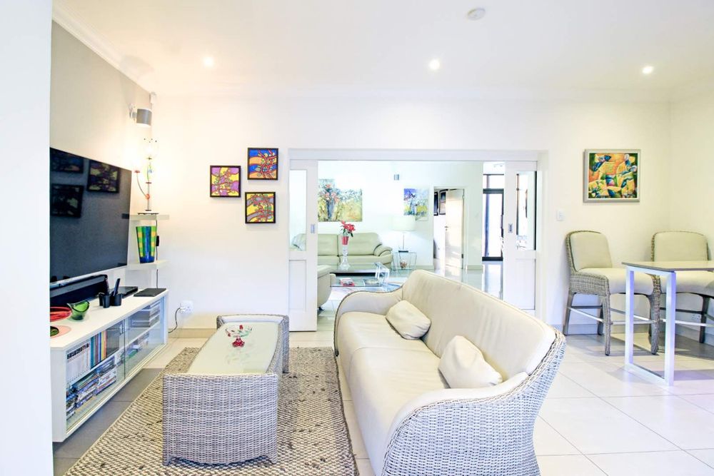 Entertainment Lounge