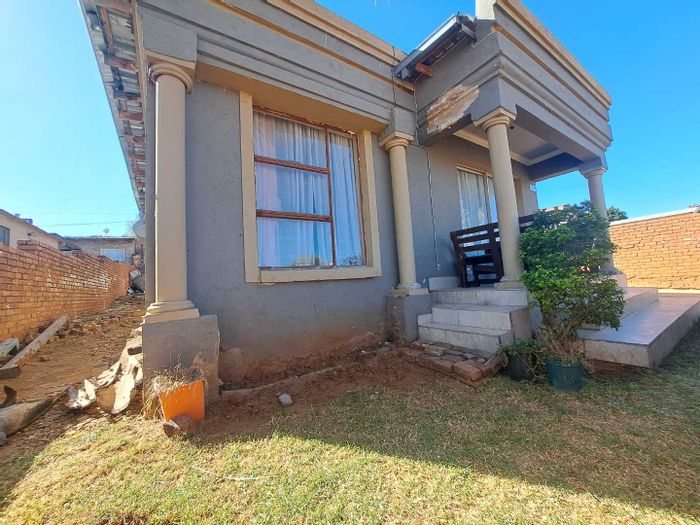 3-Bedroom Eersterust Home for Sale with Easy Access to Amenities and Transport