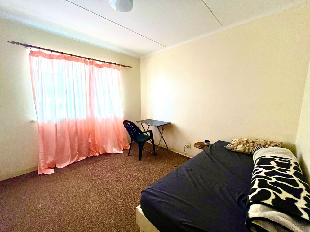 House For Sale 4 Bedrooms, large yard, double garage, extra