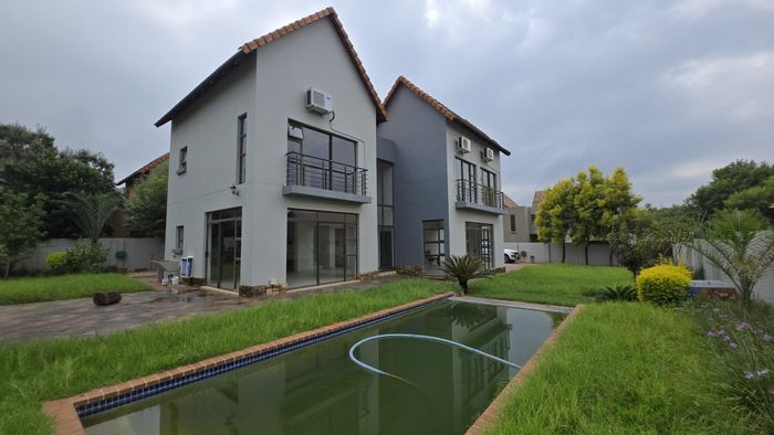 Leloko House For Sale: 4 bedrooms, pool, garden, security estate living.