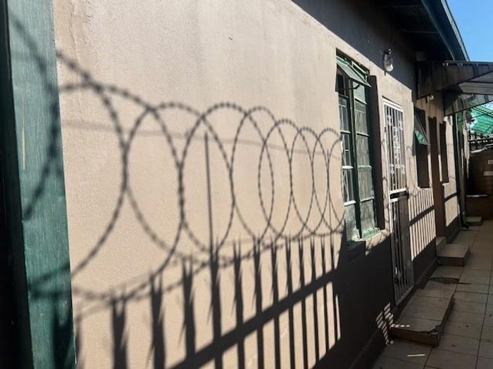 For Sale: House in Vrededorp with 10 rooms, high rental income potential.