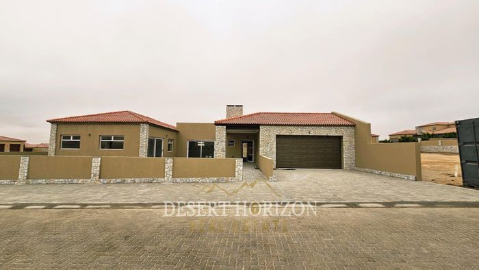 Property #2404409, House For Sale in Rossmund Golf Resort