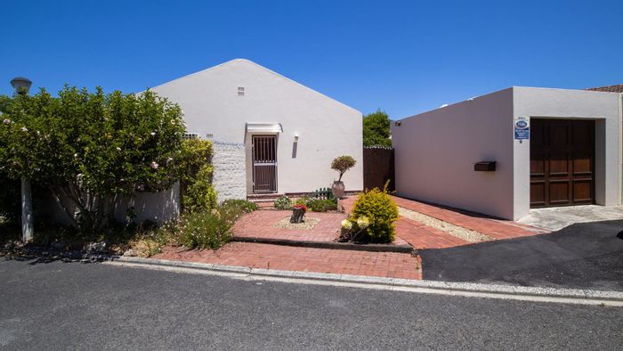 For Sale: Tokai House with 3 bedrooms, secure parking, and private garden.