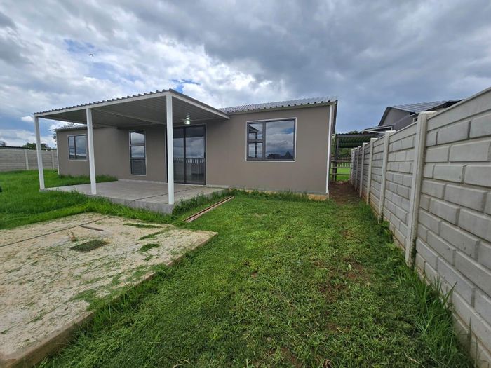 Cottage To Rent in Benoni North AH: 3 beds, garden, open plan living.
